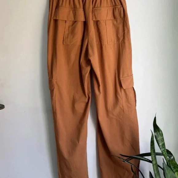 Skims by Kim Kardashian Cover Up Cargo Pants Almond Color Size Small Womens - Picture 5 of 11